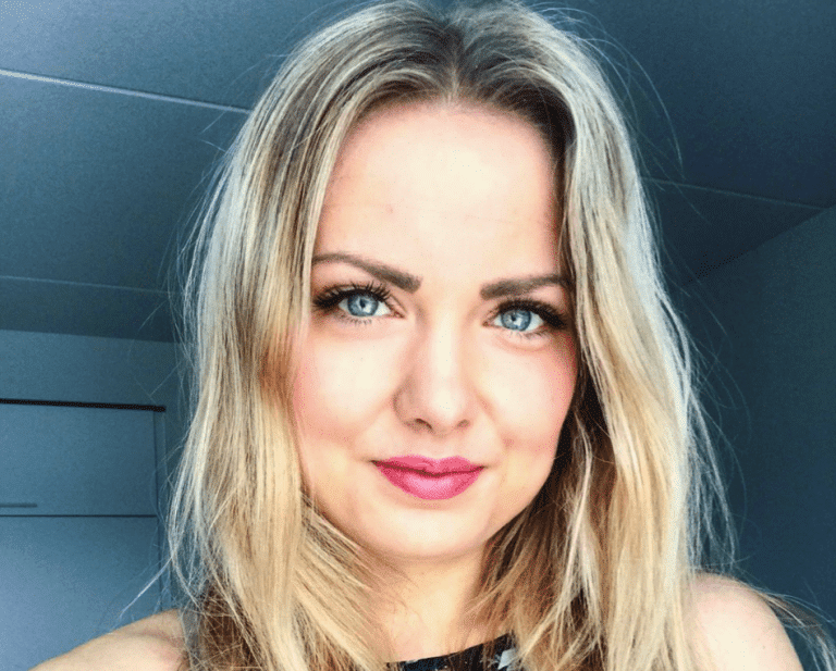 TIS-Viola poseeraa seksikkäissä bikinikuvissa
