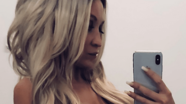 Kuin Barbie-nukke! Susanna Penttilä, 47, julkaisi seksikkään selfien punaisessa paljastavassa mekossa!
