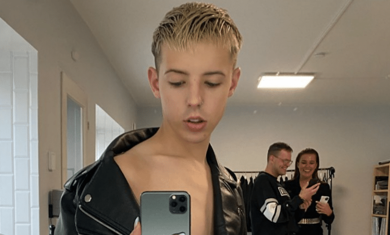 Sara Sieppi ilman housuja!? Tuure Boeliuksen peiliselfie paljasti missikaunottaren upeat sääret – KUVA!