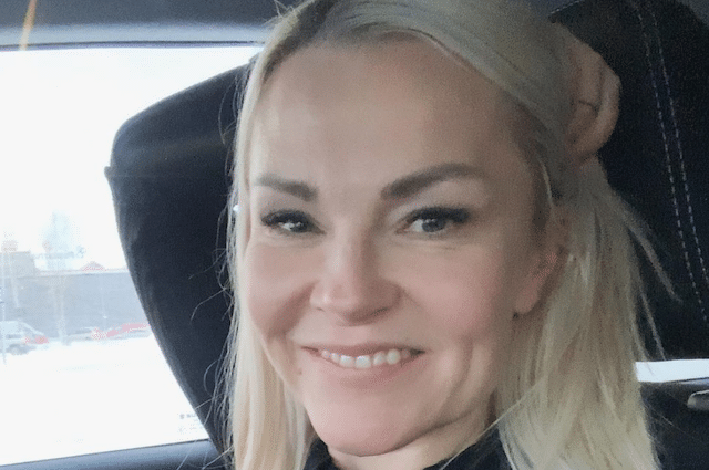 Helminauhoja ja pitsirintsikat! Viiden lapsen äiti Susanna Tanni, 47, poseeraa rohkeissa kuvissa