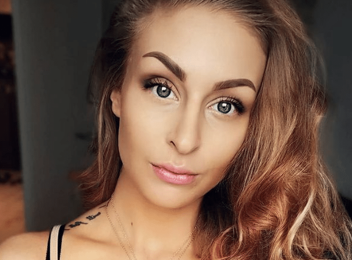 Riitta Väisäsen kaunis 25-vuotias Sofia-tytär paljastelee somessa – Katso kuvat!