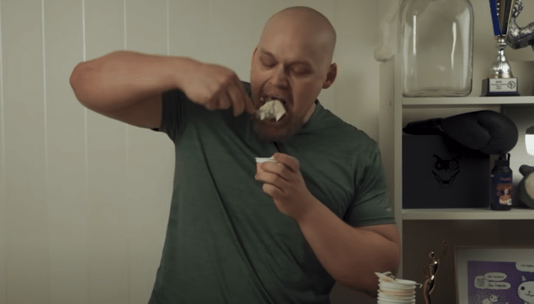 Huhhuh! Jesse söi yli 4 kiloa pashaa 20 minuutissa pääsiäisen kunniaksi – Video