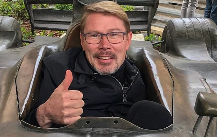Seiska julkaisi kuvan: F1-legenda Mika Häkkinen vieraili huvipuistossa lastensa kanssa