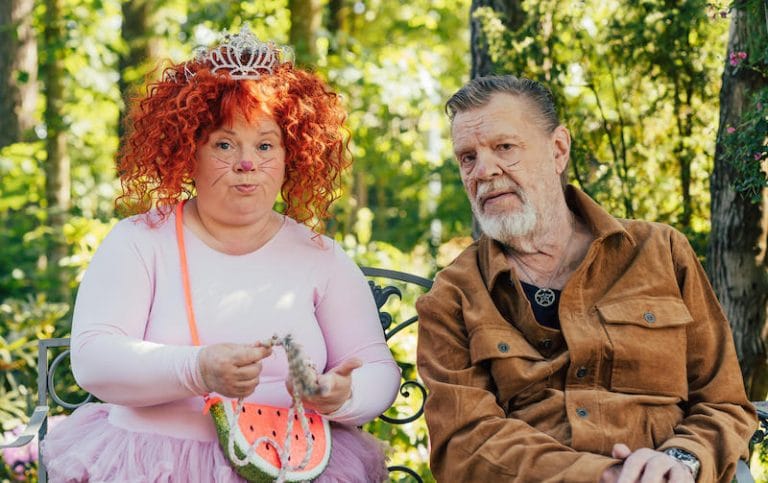Tanhupallon oma ohjelma alkaa! Ensimmäisessä jaksossa vieraana Kiti Kokkosen kummisetä Vesku Loiri