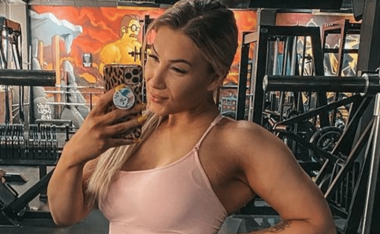 Bikini Fitnessia harrastava Laura treenasi BB-talon pihalla kireissä joogapöksyissä – Kuuma peppukuva!