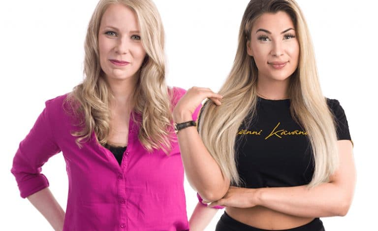Big Brother -talossa bileet! Katja kopeloi Lauran silikonirintoja paljussa! – Kuva