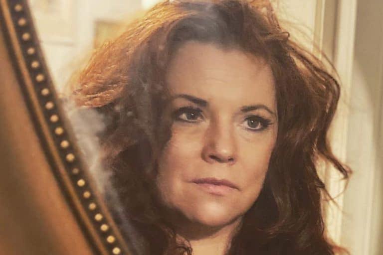 Kiti Kokkonen on kyllästynyt ihmisten nettikäyttätymiseen ja someraivoon: ”Liian moni tuntuu nykyään tietävän enemmän kuin asiantuntijat”