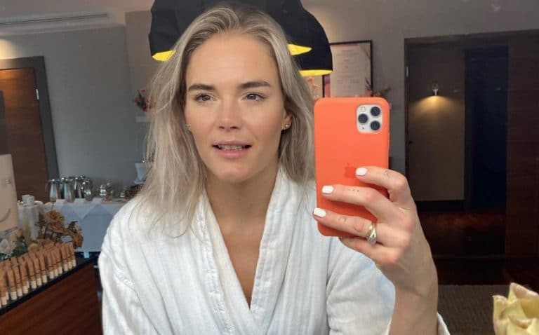 Huh! Tv-juontaja Marja Kihlström poseeraa alasti pelkät lenkkarit jalassa – Kuva!