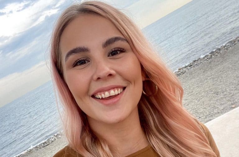TIS-Eveliina avautui uudistuneista rinnoistaan somessa: ”Mun lollipopit täytti just 3 vuotta” – Katso kuvat