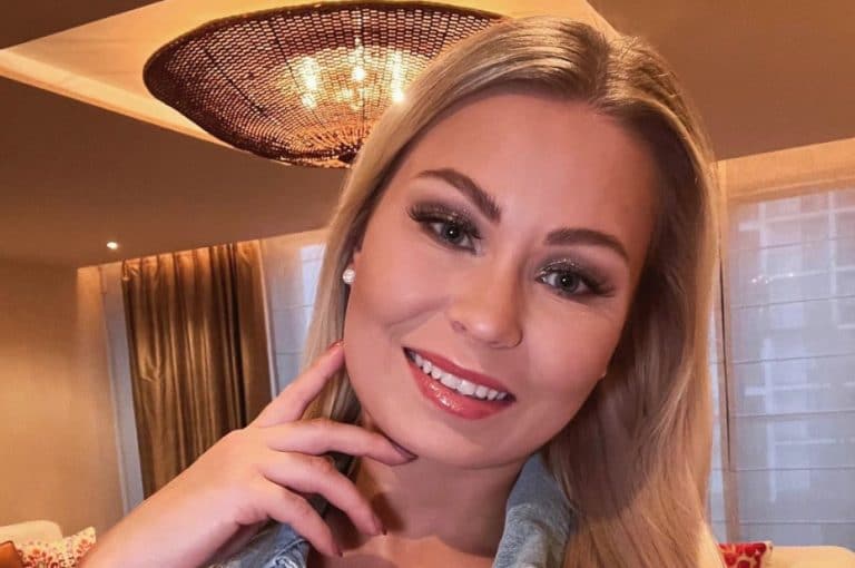 Juontaja Iida Palosaari esitteli upeat joulupallonsa – Kuuma kuva