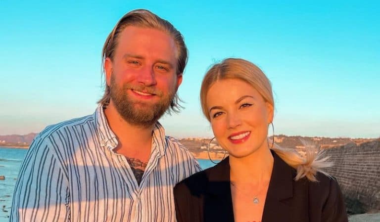 ”Tähän on hyvä päättää tämä loma” Janni Hussi ja Joel Harkimo rentoutuivat lumihangessa puolialasti – Kuva
