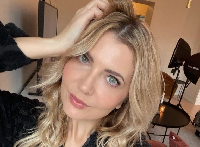 Oho! Radiojuontaja Jenni Alexandrova näytti keskaria junassa! –  Kuva