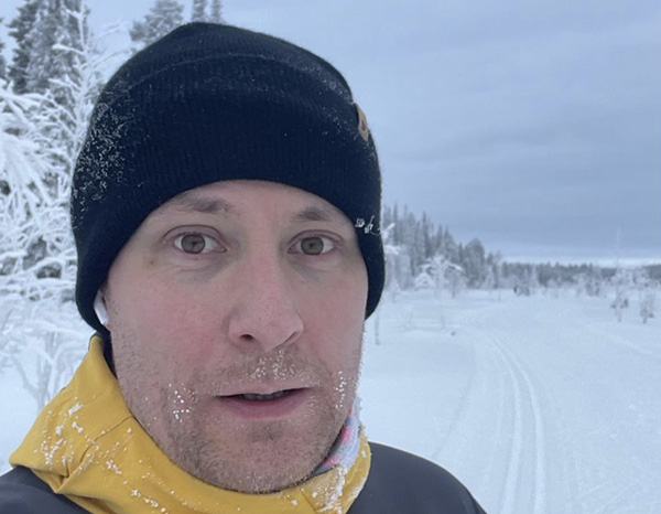 Juontaja Heikki Paasonen avoimena hiihtolenkin jälkeen – ”Olen yhdistelmä äitini suunnistustaitoja ja isäni itsepäisyyttä”