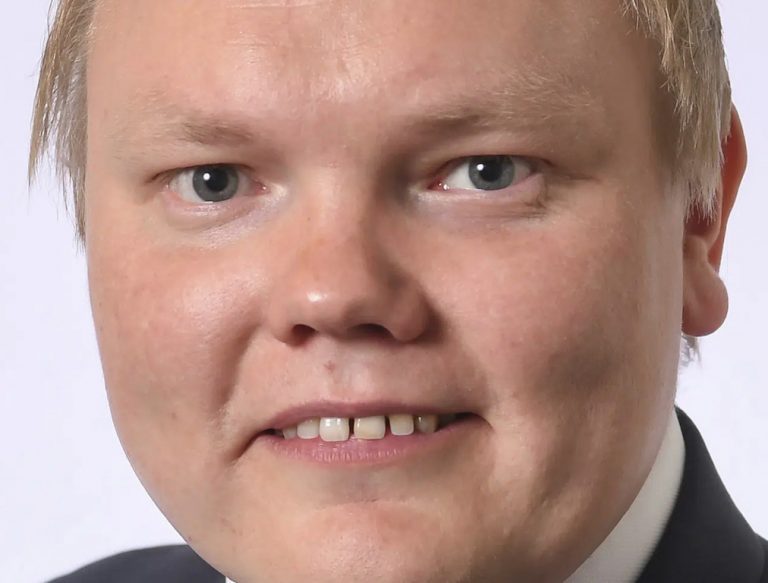 Seiska: Ministeri Antti Kurvinen herätti pahennusta hienostoravintolassa! ”Hyvien tapojen vastaista”- kuvalinkki!