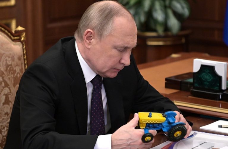 Putinista leviää nyt ennennäkemätön määrä kuvamuokkauksia ja meemejä – katso parhaat päältä!