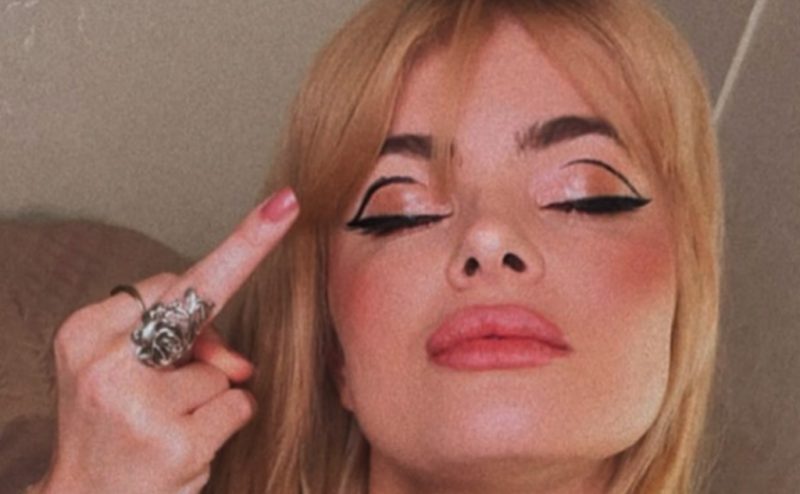 Erika Vikman julkaisi syntisiä kuvia bäkkäriltä: sai heti