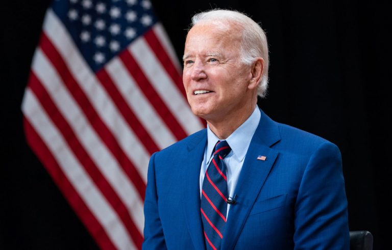 Auts! Yhdysvaltojen presidentti Joe Biden, 79, kaatuu pyörällään – Katso video