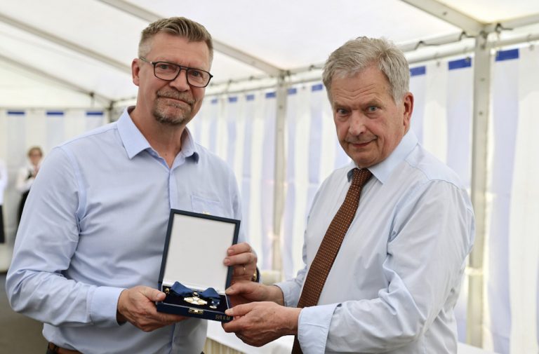 Sauli Niinistö kutsui Kultaleijonat Kultarantaan – Presidentti antoi hienon tunnustuksen Jukka Jaloselle