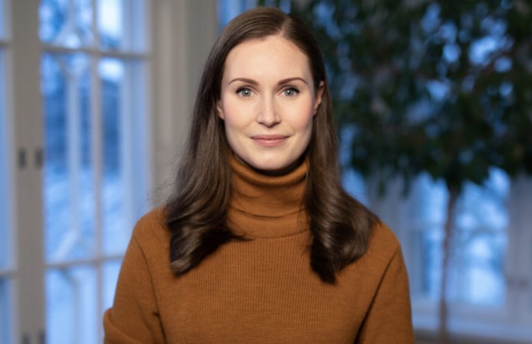 Sanna Marin julkaisi vahvasti käsitellyn selfien – Kuva aiheutti kommenttivyöryn: ”Uskottavuus vähenee!”
