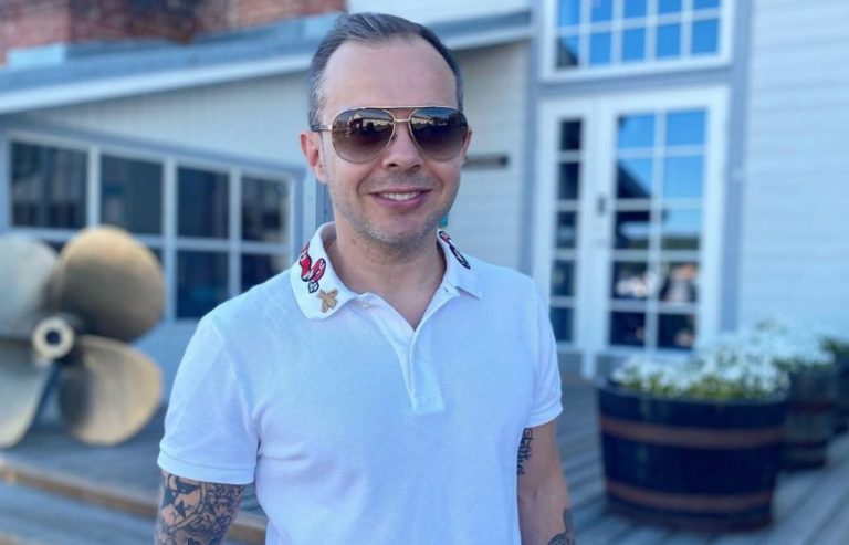 Räppäri Uniikki matkusti Las Vegasiin Sandra-rakkaansa kanssa – julkaisi näyttävän bikinikuvan tyttöystävästään!