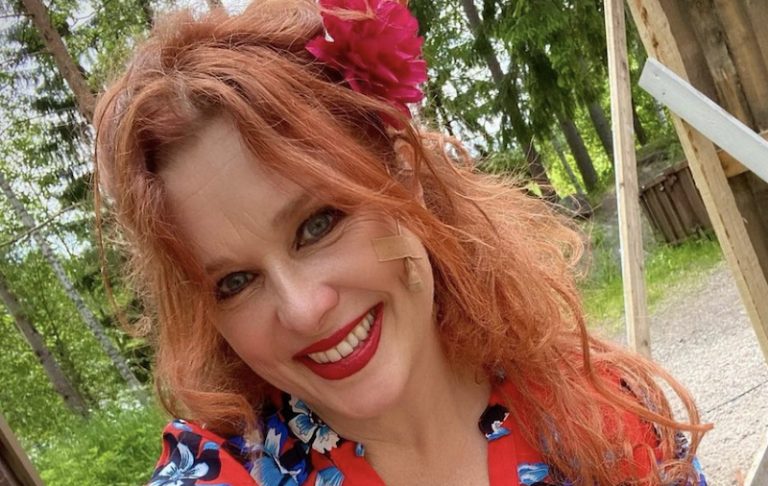 Näyttelijä Kirsi Ylijoki esitteli 20-vuotta nuoremman rakkaansa – Somekansa hämmästyi: ”Ihme tommonen Johnny Depp!” – Kuva!