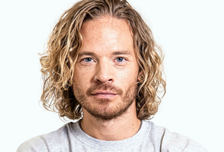 Podcast: Sauli Koskinen paljastaa millaista elämää hän vietti Hollywood-tähti Adam Lambertin kanssa – ”Oon vähän niin kuin pussannut Rihannaa!”
