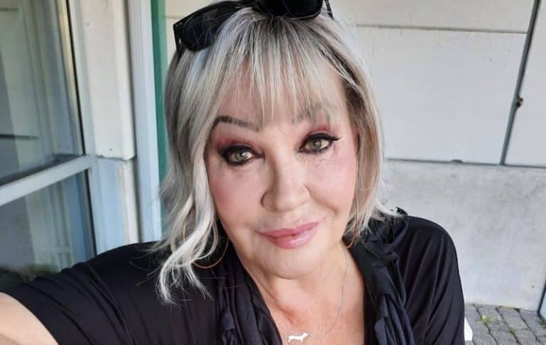 Hannele Lauri julkaisi ikimuistoisen Uuno-kuvan, jossa hän poseeraa edesmenneen Vesku Loirin kanssa: ”Suru on suuri!”