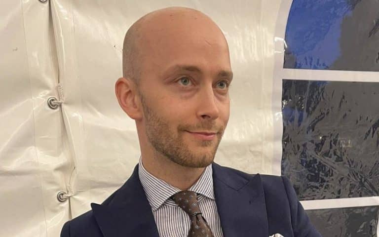 Salkkarit-tähti Emil Hallberg teki rajun tyylimuutoksen! – Kuva