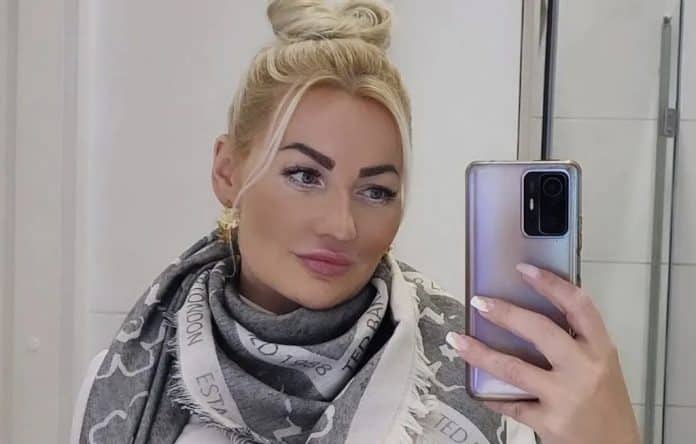 Marika Fingerroos Puolustaa Aku Hirvinieme Lataa Suorat Sanat Erika 