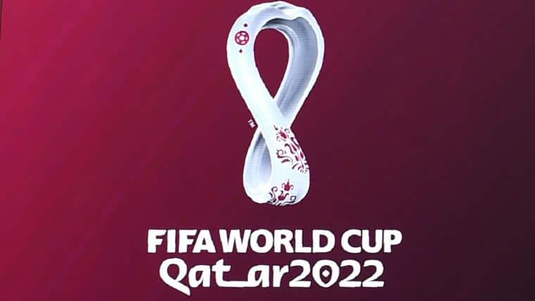 Jalkapallon MM-kisat Qatarissa: Fifa kehotti pelaajia keskittymään politikoinnin sijaan pelaamiseen – Maria Veitola älähti: ”Hyi helvetti!”