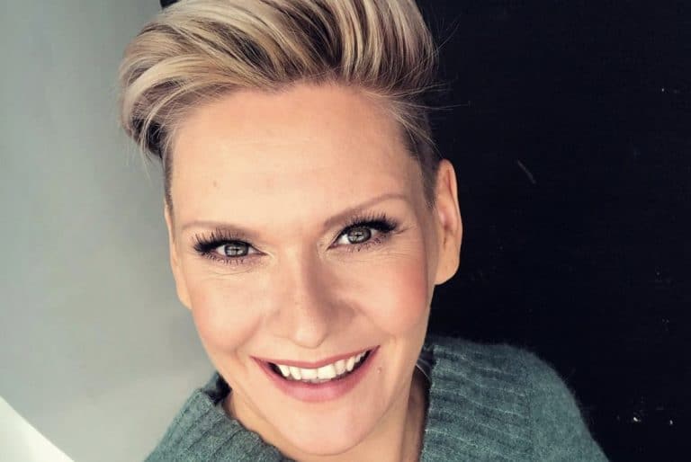 Heidi Willman poseeraa teini-ikäisten tyttöjensä kanssa harvinaisessa yhteiskuvassa: ”Minä suojelen sinua kaikelta”