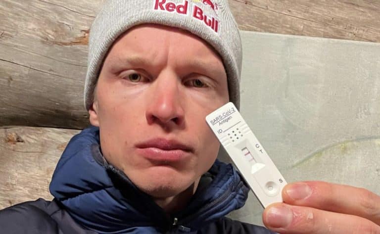 Koronaan sairastunut mestarihiihtäjä Iivo Niskanen istuskeli takkatulen äärellä pelkissä boksereissa – Kuva!