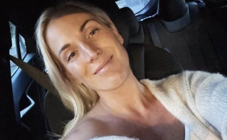 Oho! Nanna Karalahti imettää vauvaansa intiimissä kuvassa toplessina!