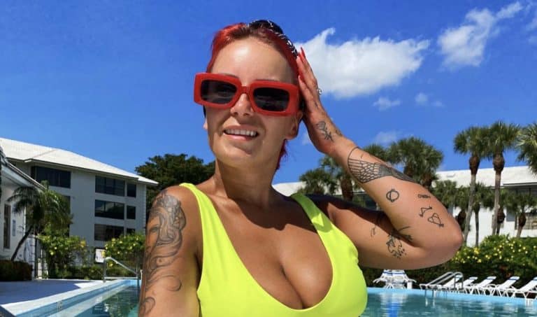 Floridan lämpöön paennut Twerkkaus-tähti Tinze esittelee muodokasta bikinipeppuaan poolilla – Kuuma kuva!