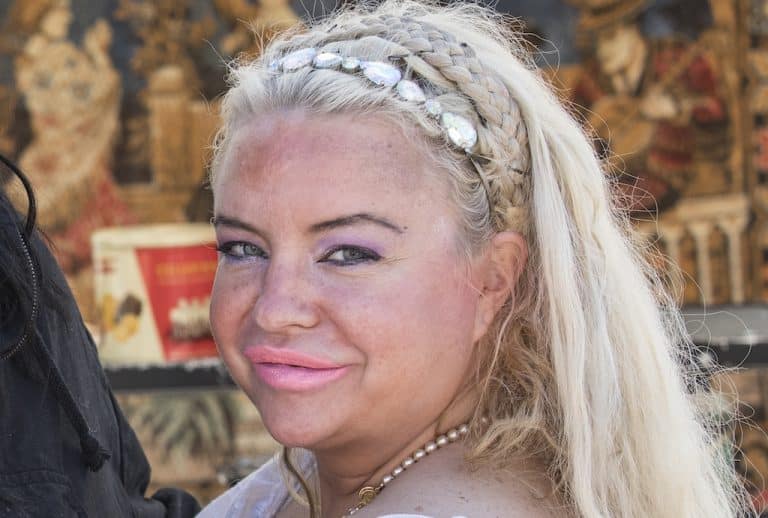 Johanna Tukiainen lataa järkyttävää tekstiä somessa: ”Äitini VALEHTELEE asioista!!!!”