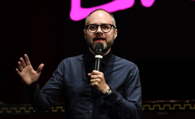 Tuomas Enbuske julkaisi harvinaisen kuvan: poseeraa tyttärensä kanssa! – ”Elämäni keskipiste”