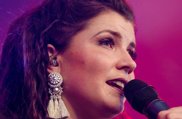 Suvi Ter sniska Matkusti Ulkomaille Idolinsa Keikalle Kuva 