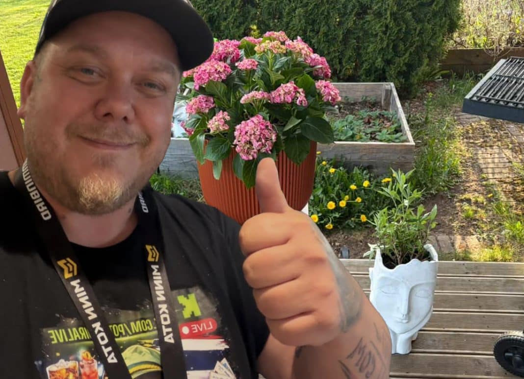 Pottukoira Teki Shokeeraavan Tempun Terassinsa Kukille Video